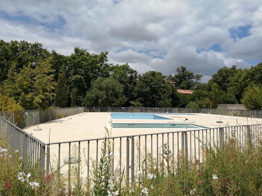 Le Soleil D Eugenie Appartement Dans Residence Avec Piscine Commune Pres De Carcassonne Olonzac Eksteriør bilde
