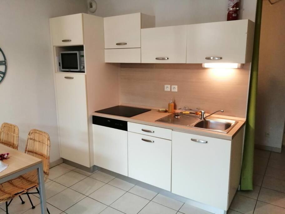 Le Soleil D Eugenie Appartement Dans Residence Avec Piscine Commune Pres De Carcassonne Olonzac Eksteriør bilde