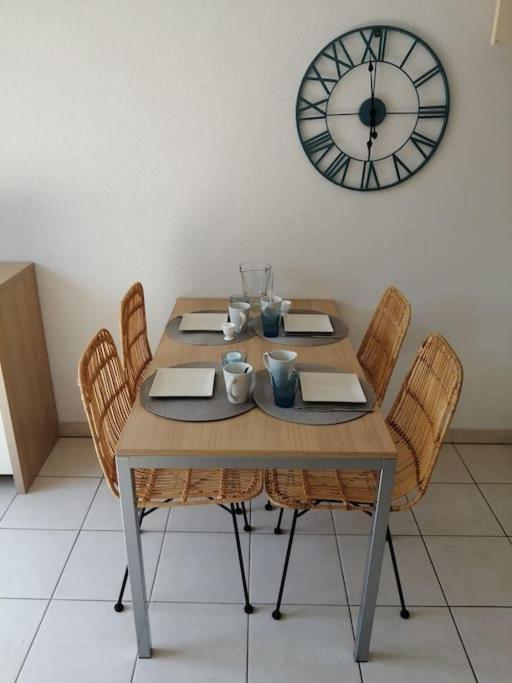 Le Soleil D Eugenie Appartement Dans Residence Avec Piscine Commune Pres De Carcassonne Olonzac Eksteriør bilde